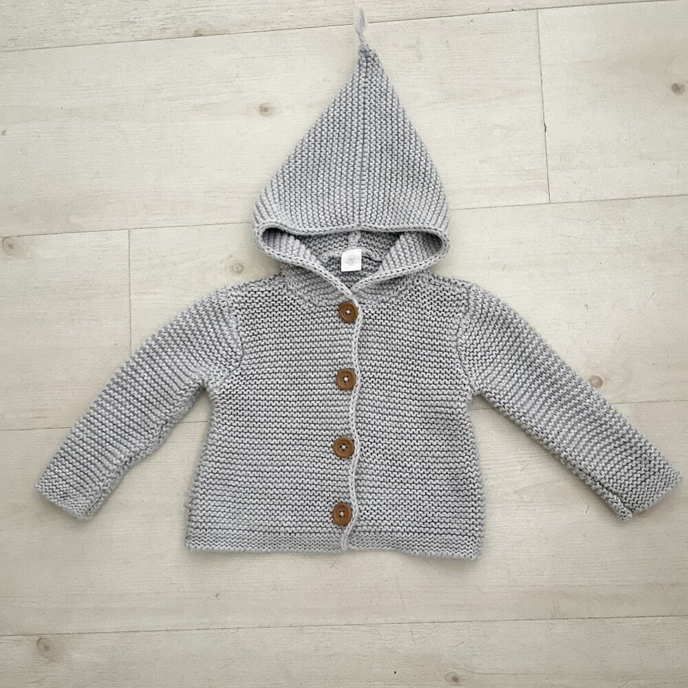Norstrom's Gray Baby Hooded Sweater with Wooden Buttons Size 12 Months